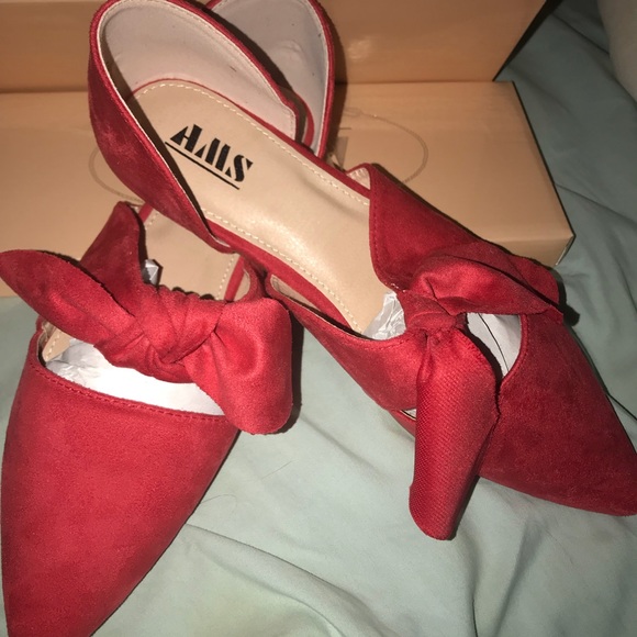 New Adorable Red suede flats - Picture 3 of 7
